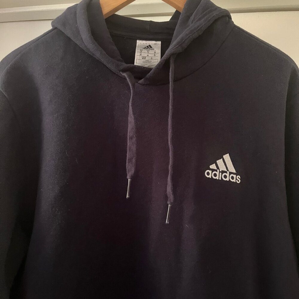 adidas Men's Size M Essentials Logo Fleece lined Pouch Pocket  Pullover Hoodie - Picture 2 of 6